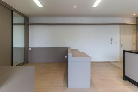 Sala/Quarto de kitnet/studio para alugar com 1 quarto, 43m² em Loteamento Mogilar, Mogi das Cruzes