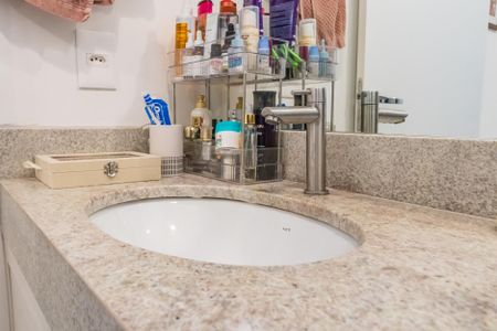 Apartamento à venda com 69m², 3 quartos e 2 vagasBanheiro da Suíte