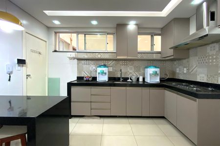 Apartamento à venda com 225m², 4 quartos e 2 vagasCozinha