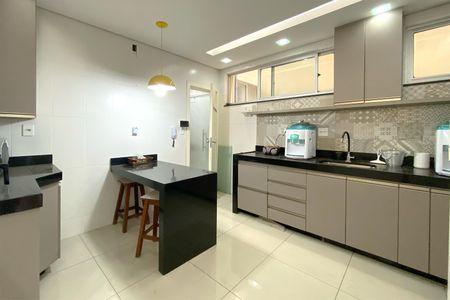 Apartamento à venda com 225m², 4 quartos e 2 vagasCozinha
