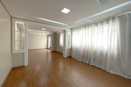 Apartamento à venda com 225m², 4 quartos e 2 vagasSala