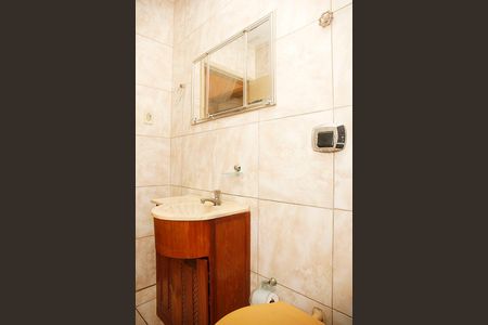 Banheiro de apartamento à venda com 1 quarto, 46m² em Azenha, Porto Alegre