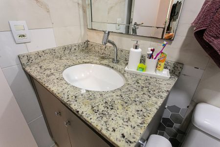 Apartamento à venda com 68m², 2 quartos e 1 vaga Apartamento à venda com 68m², 2 quartos e 1 vagaBanheiro da Suíte