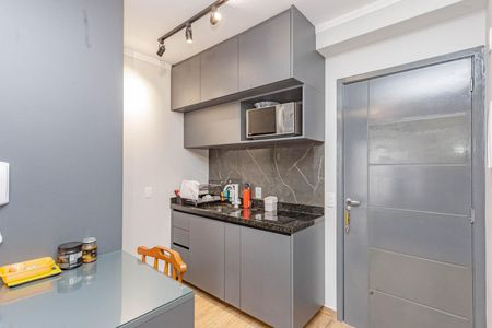 Cozinha de kitnet/studio à venda com 1 quarto, 34m² em Vila Nair, São Paulo