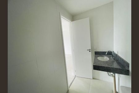 Apartamento à venda com 59m², 2 quartos e 1 vaga Apartamento à venda com 59m², 2 quartos e 1 vagaBanheiro 2
