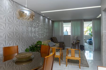 Casa à venda com 157m², 3 quartos e 3 vagas Casa à venda com 157m², 3 quartos e 3 vagasSala