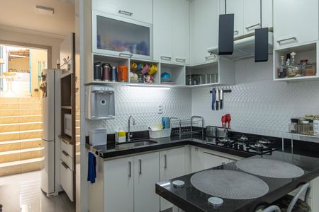 Casa à venda com 157m², 3 quartos e 3 vagas Casa à venda com 157m², 3 quartos e 3 vagasCozinha