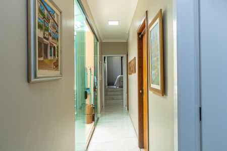 Casa à venda com 157m², 3 quartos e 3 vagas Casa à venda com 157m², 3 quartos e 3 vagasCorredor Interno