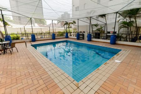 Apartamento à venda com 107m², 3 quartos e 2 vagas Apartamento à venda com 107m², 3 quartos e 2 vagasÁrea comum - Piscina