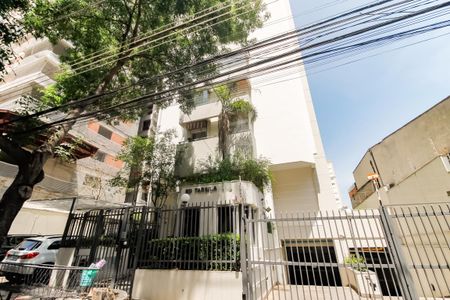 Apartamento à venda com 107m², 3 quartos e 2 vagas Apartamento à venda com 107m², 3 quartos e 2 vagasFachada e portaria