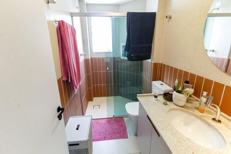 Apartamento à venda com 107m², 3 quartos e 2 vagas Apartamento à venda com 107m², 3 quartos e 2 vagasBanheiro da Suíte