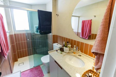 Apartamento à venda com 107m², 3 quartos e 2 vagas Apartamento à venda com 107m², 3 quartos e 2 vagasBanheiro da Suíte