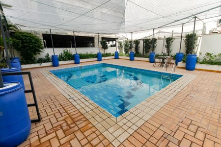 Apartamento à venda com 107m², 3 quartos e 2 vagas Apartamento à venda com 107m², 3 quartos e 2 vagasÁrea comum - Piscina