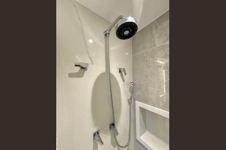 Apartamento à venda com 84m², 2 quartos e 2 vagas Apartamento à venda com 84m², 2 quartos e 2 vagasBanheiro Suíte