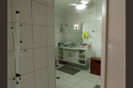 Casa à venda com 245m², 4 quartos e 3 vagasBanheiro da Suíte 1