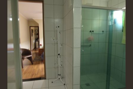 Casa à venda com 245m², 4 quartos e 3 vagasBanheiro da Suíte 1