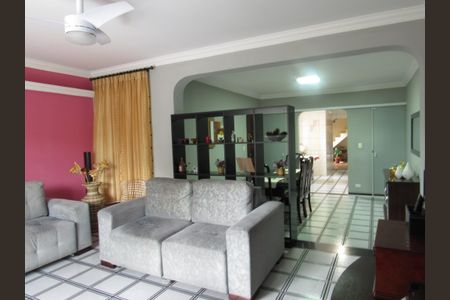 Casa à venda com 245m², 4 quartos e 3 vagasSala
