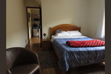 Casa à venda com 245m², 4 quartos e 3 vagasSuíte