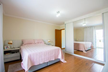 Casa à venda com 135m², 2 quartos e 2 vagas Casa à venda com 135m², 2 quartos e 2 vagasSuíte