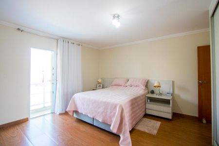 Casa à venda com 135m², 2 quartos e 2 vagas Casa à venda com 135m², 2 quartos e 2 vagasSuíte