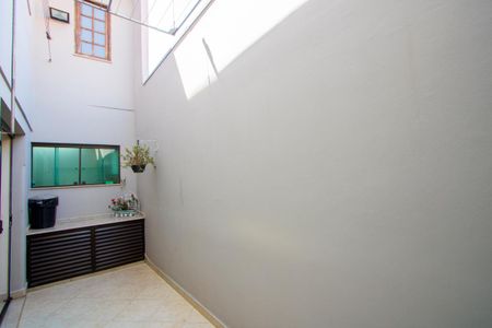 Casa à venda com 135m², 2 quartos e 2 vagas Casa à venda com 135m², 2 quartos e 2 vagasQuintal