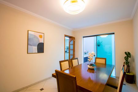 Casa à venda com 135m², 2 quartos e 2 vagas Casa à venda com 135m², 2 quartos e 2 vagasSala de jantar