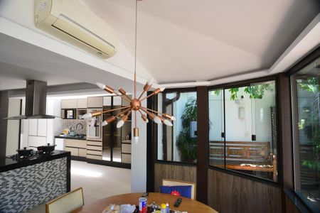 Casa de condomínio à venda com 675m², 4 quartos e 4 vagas Casa de condomínio à venda com 675m², 4 quartos e 4 vagasCozinha