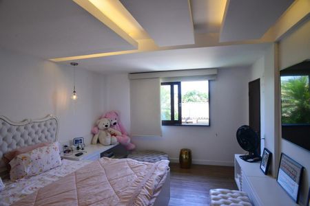 Casa de condomínio à venda com 675m², 4 quartos e 4 vagas Casa de condomínio à venda com 675m², 4 quartos e 4 vagasSuíte 2