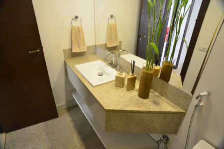 Casa de condomínio à venda com 675m², 4 quartos e 4 vagas Casa de condomínio à venda com 675m², 4 quartos e 4 vagasLavabo