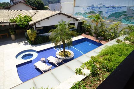 Casa de condomínio à venda com 675m², 4 quartos e 4 vagas Casa de condomínio à venda com 675m², 4 quartos e 4 vagasVista da Varanda
