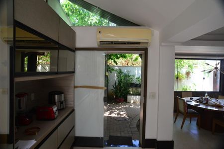 Casa de condomínio à venda com 675m², 4 quartos e 4 vagas Casa de condomínio à venda com 675m², 4 quartos e 4 vagasCozinha