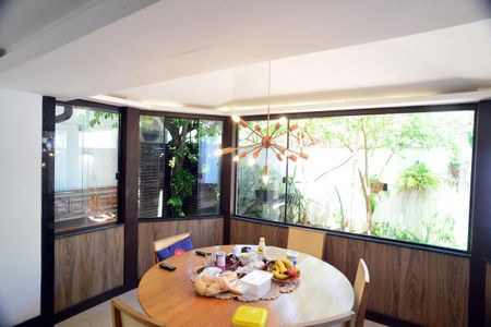 Casa de condomínio à venda com 675m², 4 quartos e 4 vagas Casa de condomínio à venda com 675m², 4 quartos e 4 vagasCozinha