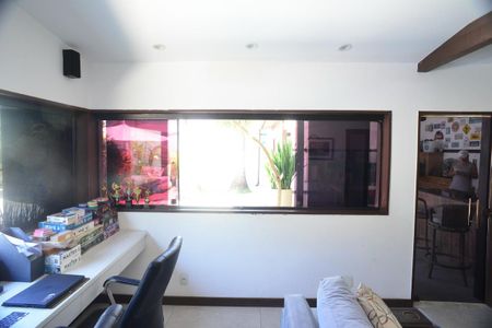 Casa de condomínio à venda com 675m², 4 quartos e 4 vagas Casa de condomínio à venda com 675m², 4 quartos e 4 vagasSala 2