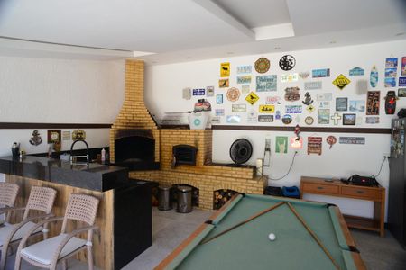 Casa de condomínio à venda com 675m², 4 quartos e 4 vagas Casa de condomínio à venda com 675m², 4 quartos e 4 vagasÁrea comum - Churrasqueira