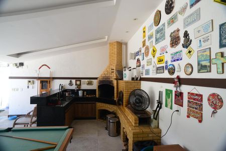 Casa de condomínio à venda com 675m², 4 quartos e 4 vagas Casa de condomínio à venda com 675m², 4 quartos e 4 vagasÁrea comum - Churrasqueira