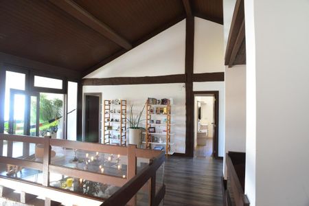 Casa de condomínio à venda com 675m², 4 quartos e 4 vagas Casa de condomínio à venda com 675m², 4 quartos e 4 vagasCorredor