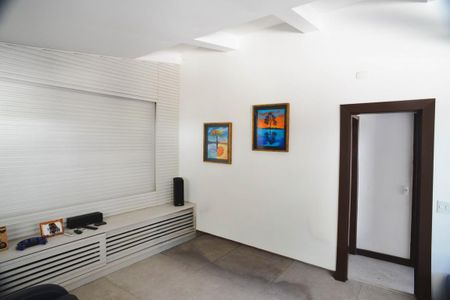 Casa de condomínio à venda com 675m², 4 quartos e 4 vagas Casa de condomínio à venda com 675m², 4 quartos e 4 vagasSala 2