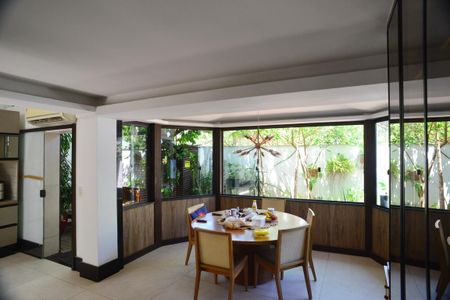 Casa de condomínio à venda com 675m², 4 quartos e 4 vagas Casa de condomínio à venda com 675m², 4 quartos e 4 vagasCozinha