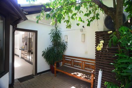 Casa de condomínio à venda com 675m², 4 quartos e 4 vagas Casa de condomínio à venda com 675m², 4 quartos e 4 vagasÁrea Externa