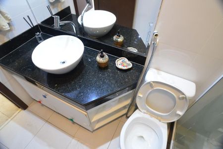 Casa de condomínio à venda com 675m², 4 quartos e 4 vagas Casa de condomínio à venda com 675m², 4 quartos e 4 vagasBanheiro Social