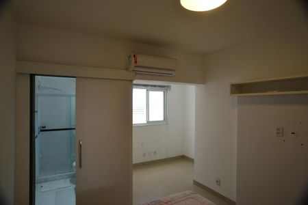 Casa de condomínio à venda com 675m², 4 quartos e 4 vagas Casa de condomínio à venda com 675m², 4 quartos e 4 vagasSuíte 1