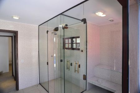 Casa de condomínio à venda com 675m², 4 quartos e 4 vagas Casa de condomínio à venda com 675m², 4 quartos e 4 vagasÁrea comum - Sauna