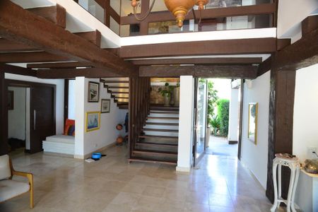 Casa de condomínio à venda com 675m², 4 quartos e 4 vagas Casa de condomínio à venda com 675m², 4 quartos e 4 vagasSala