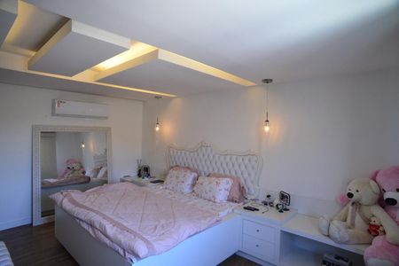 Casa de condomínio à venda com 675m², 4 quartos e 4 vagas Casa de condomínio à venda com 675m², 4 quartos e 4 vagasSuíte 2