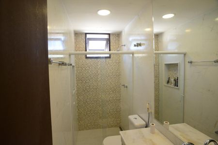 Casa de condomínio à venda com 675m², 4 quartos e 4 vagas Casa de condomínio à venda com 675m², 4 quartos e 4 vagasBanheiro da Suíte 4