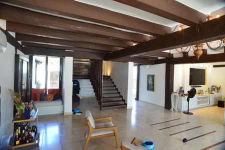 Casa de condomínio à venda com 675m², 4 quartos e 4 vagas Casa de condomínio à venda com 675m², 4 quartos e 4 vagasSala