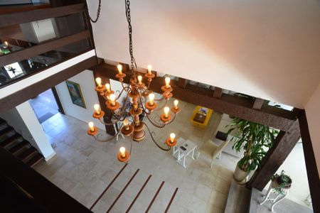 Casa de condomínio à venda com 675m², 4 quartos e 4 vagas Casa de condomínio à venda com 675m², 4 quartos e 4 vagasCorredor