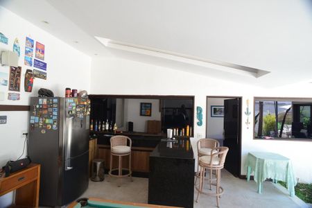 Casa de condomínio à venda com 675m², 4 quartos e 4 vagas Casa de condomínio à venda com 675m², 4 quartos e 4 vagasÁrea comum - Churrasqueira