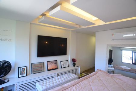 Casa de condomínio à venda com 675m², 4 quartos e 4 vagas Casa de condomínio à venda com 675m², 4 quartos e 4 vagasSuíte 2