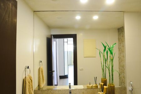 Casa de condomínio à venda com 675m², 4 quartos e 4 vagas Casa de condomínio à venda com 675m², 4 quartos e 4 vagasLavabo